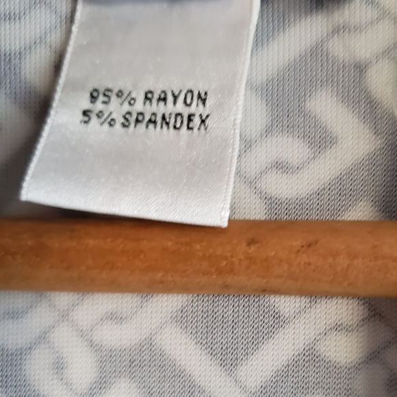 Talbots Women's Navy/White Wrap Chain Design Blouse. Size: 1X - Picture 8 of 8